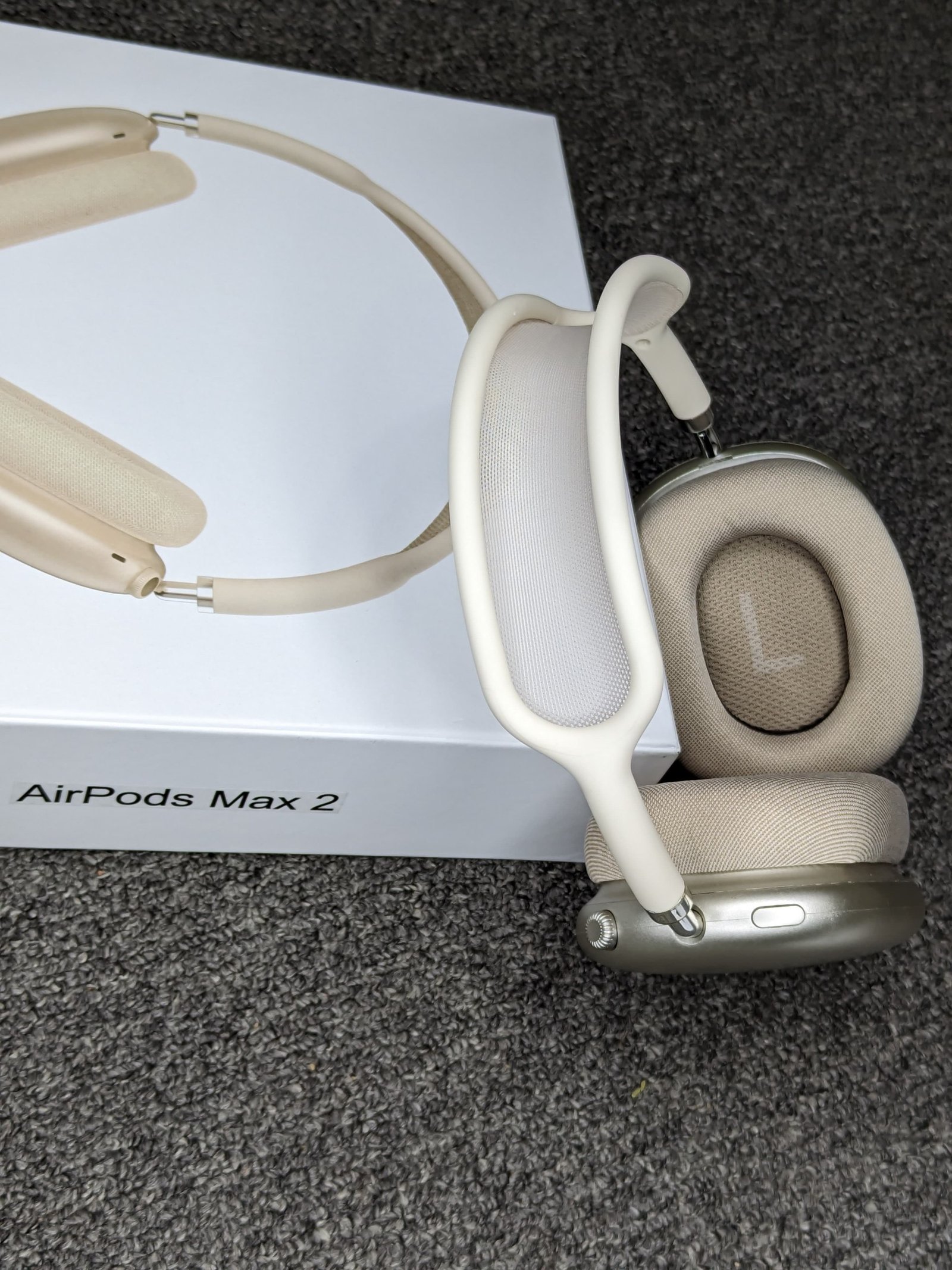 Apple AirPods Max Gallery
