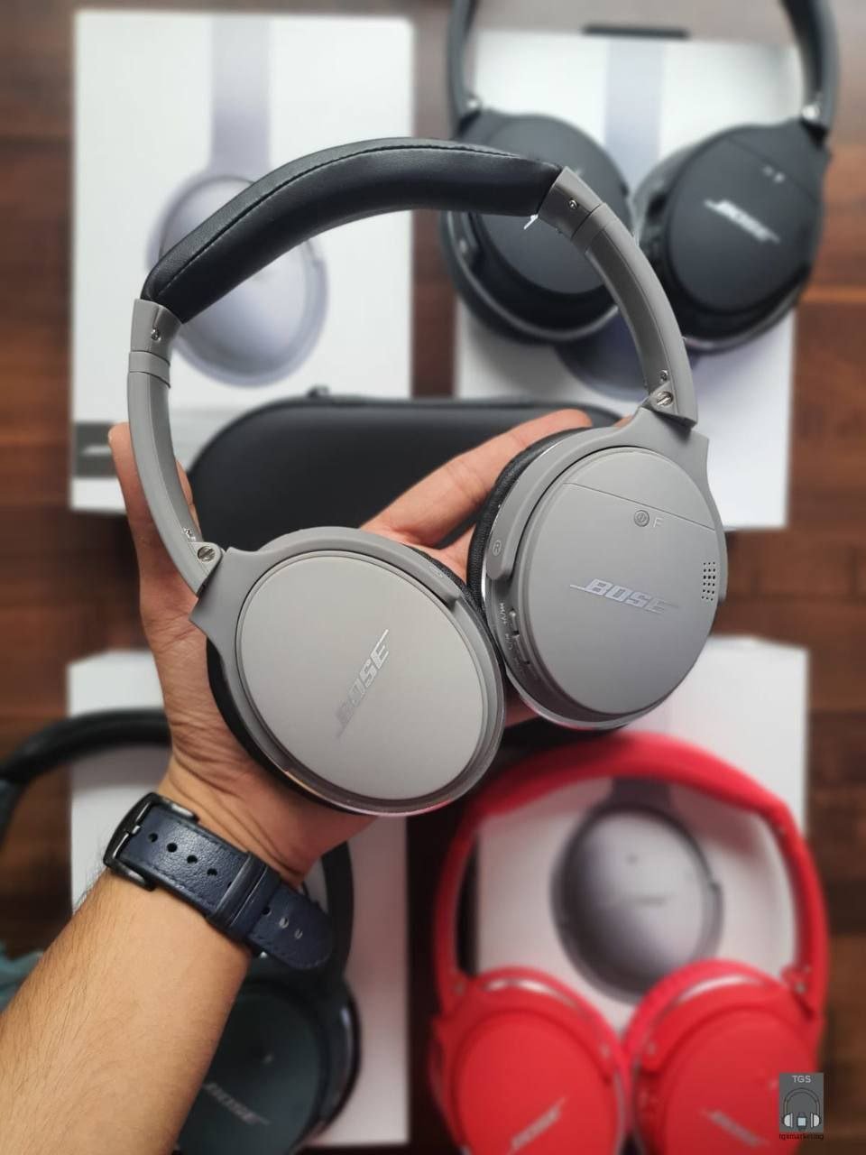 Bose QuietComfort Headphones Hover