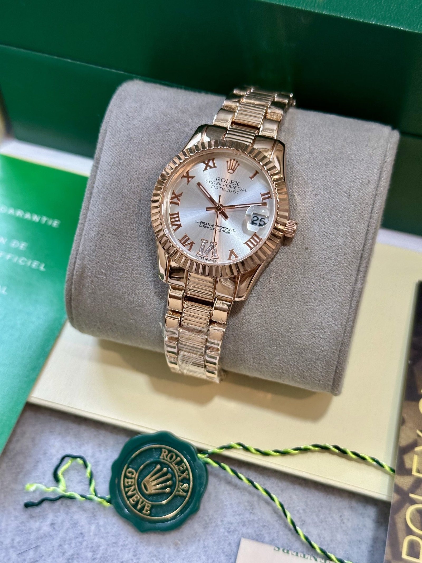 Rolex Lady-Datejust 28 mm 18 ct Everose Gold Hover
