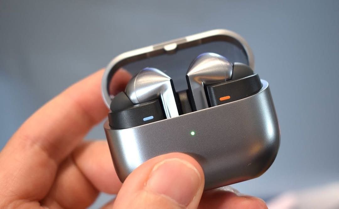 SAMSUNG GALAXY BUDS 3 PRO Gallery