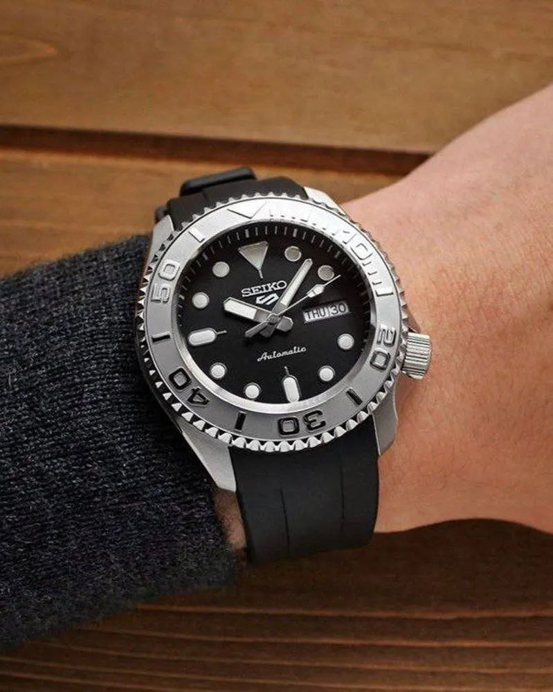 Seiko 5 Sports SKX / Yacht-Master Custom MOD Watch Hover