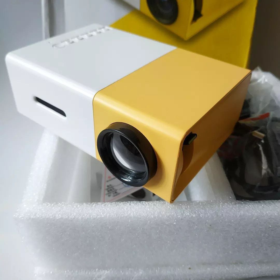 YG300 Mini LED Projector Hover