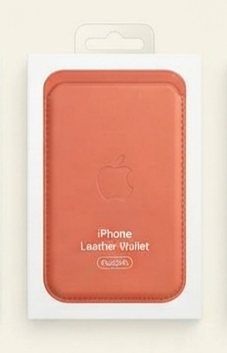 iPhone Leather Wallet with MagSafe Gallery
