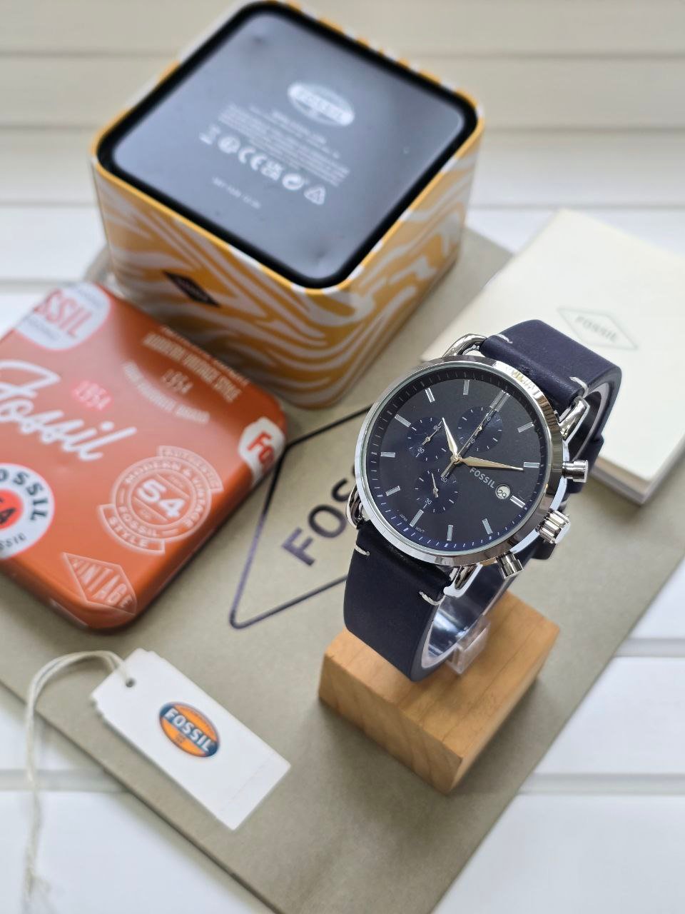 Fossil Grant Chronograph (Navy Blue Dial Edition, Ref. FS4813 style) — Stainless Steel Case with Navy Blue Dial, Roman Numeral Markers, Chronograph Sub-Dials, and Dark Leather Strap