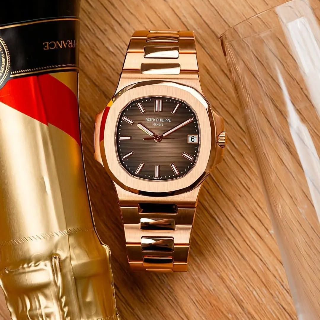 Patek Philippe Nautilus Reference 5711/1R — 18k Rose Gold Case with Graduated Brown Sunburst Dial and Integrated Rose Gold Bracelet