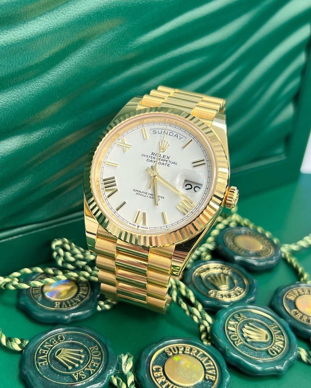 Rolex Day-Date 36 (President) — 18 ct Yellow Gold Case with White Dial, Roman Numerals, Fluted Bezel, and President Link Bracelet